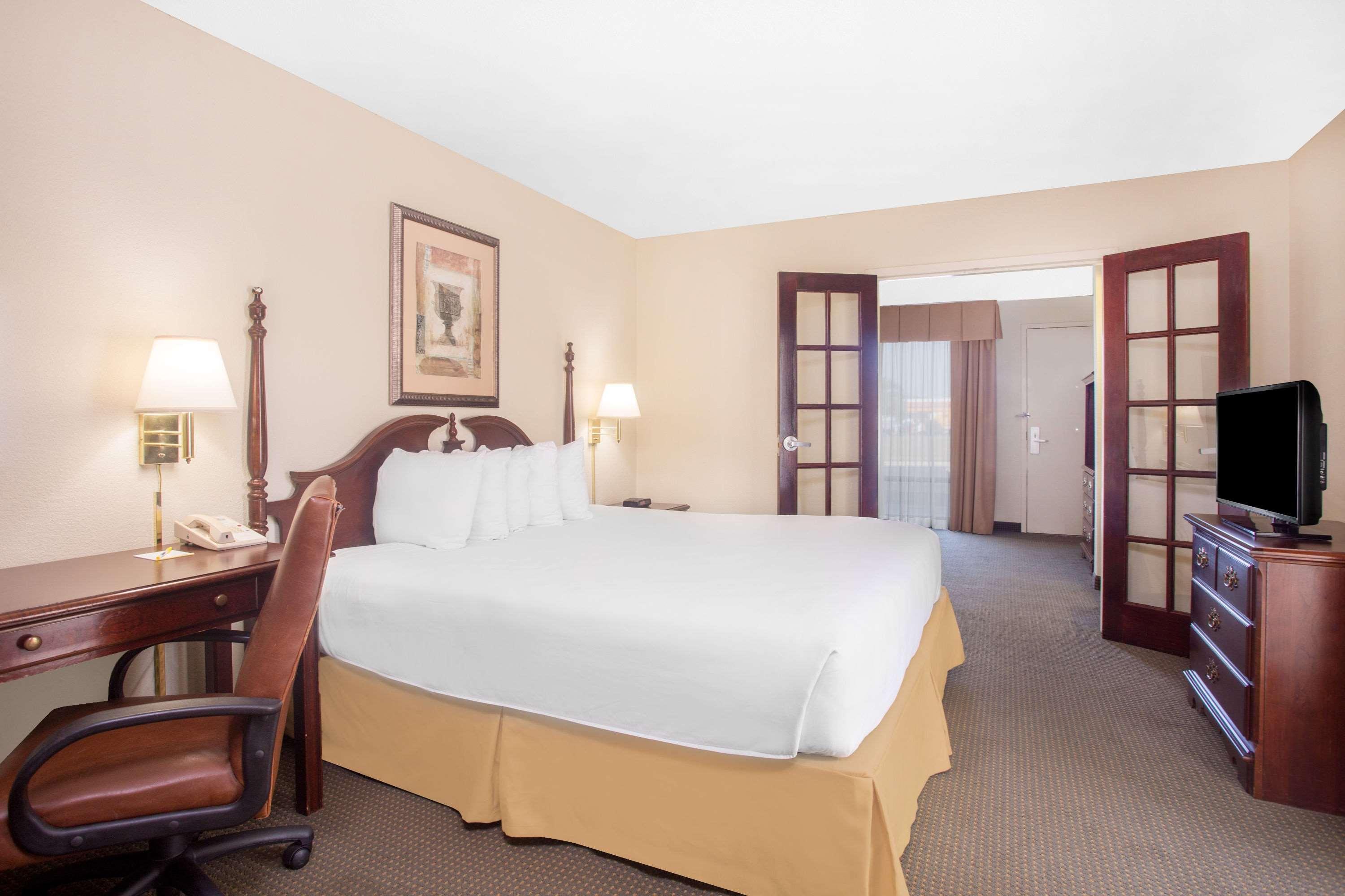 Days Inn By Wyndham Metter Экстерьер фото