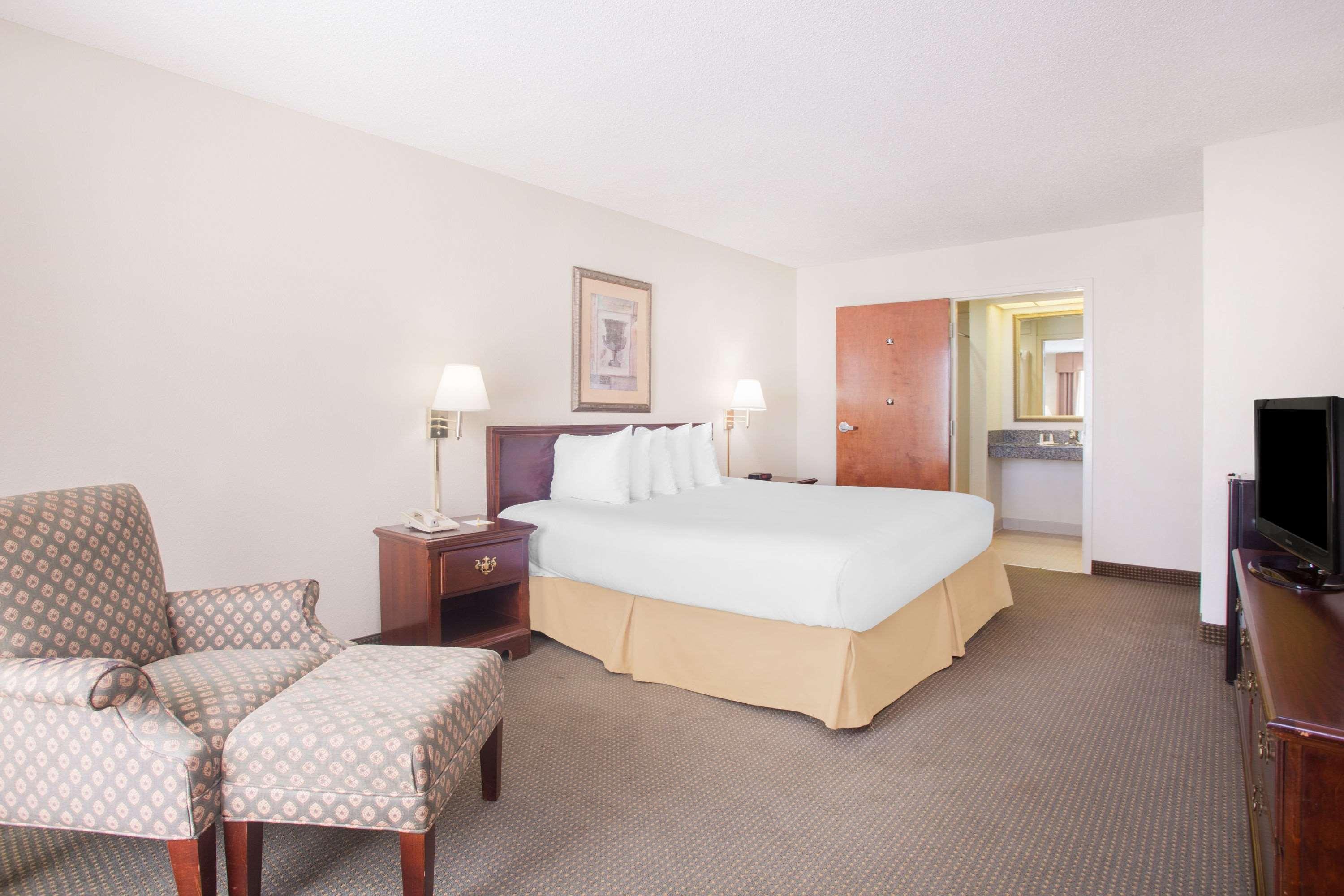 Days Inn By Wyndham Metter Экстерьер фото