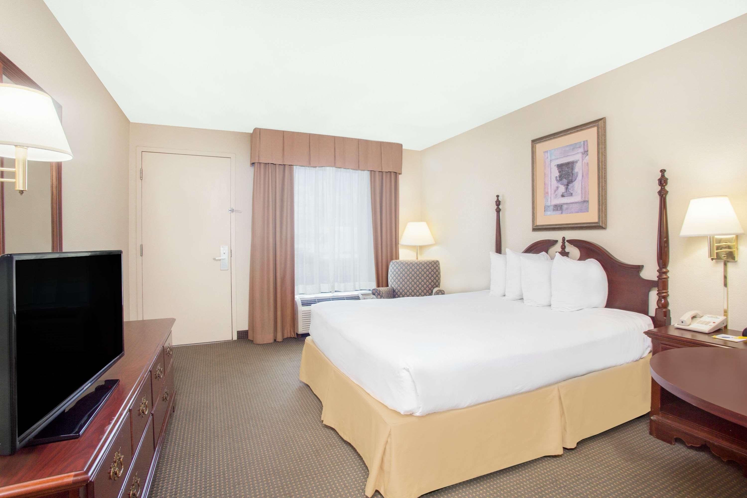 Days Inn By Wyndham Metter Экстерьер фото