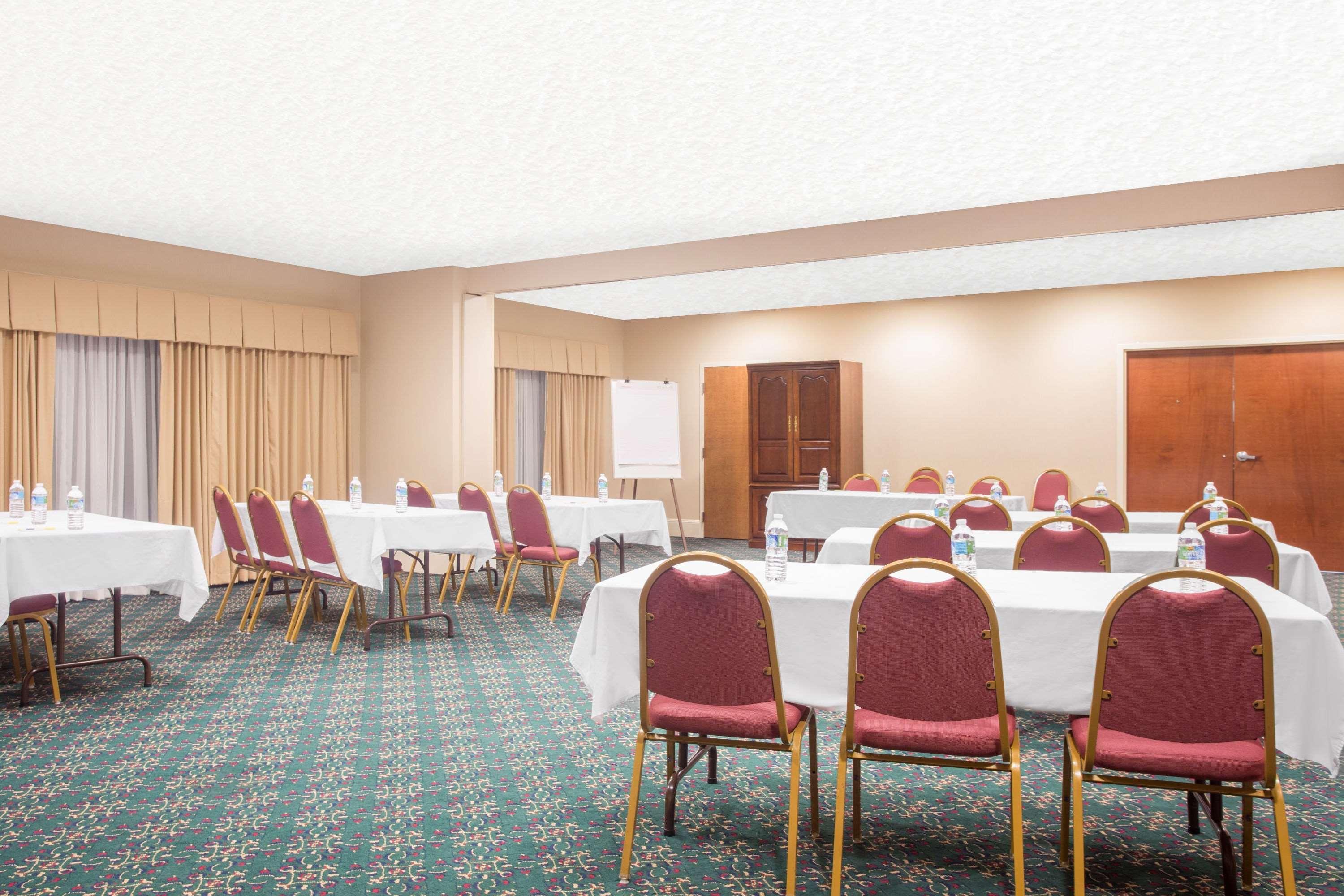 Days Inn By Wyndham Metter Экстерьер фото